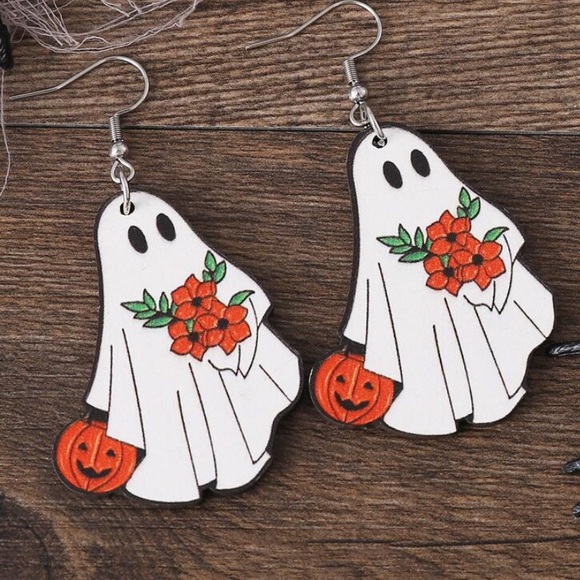 Adorable Flower Ghost Earrings - Picture 2 of 3